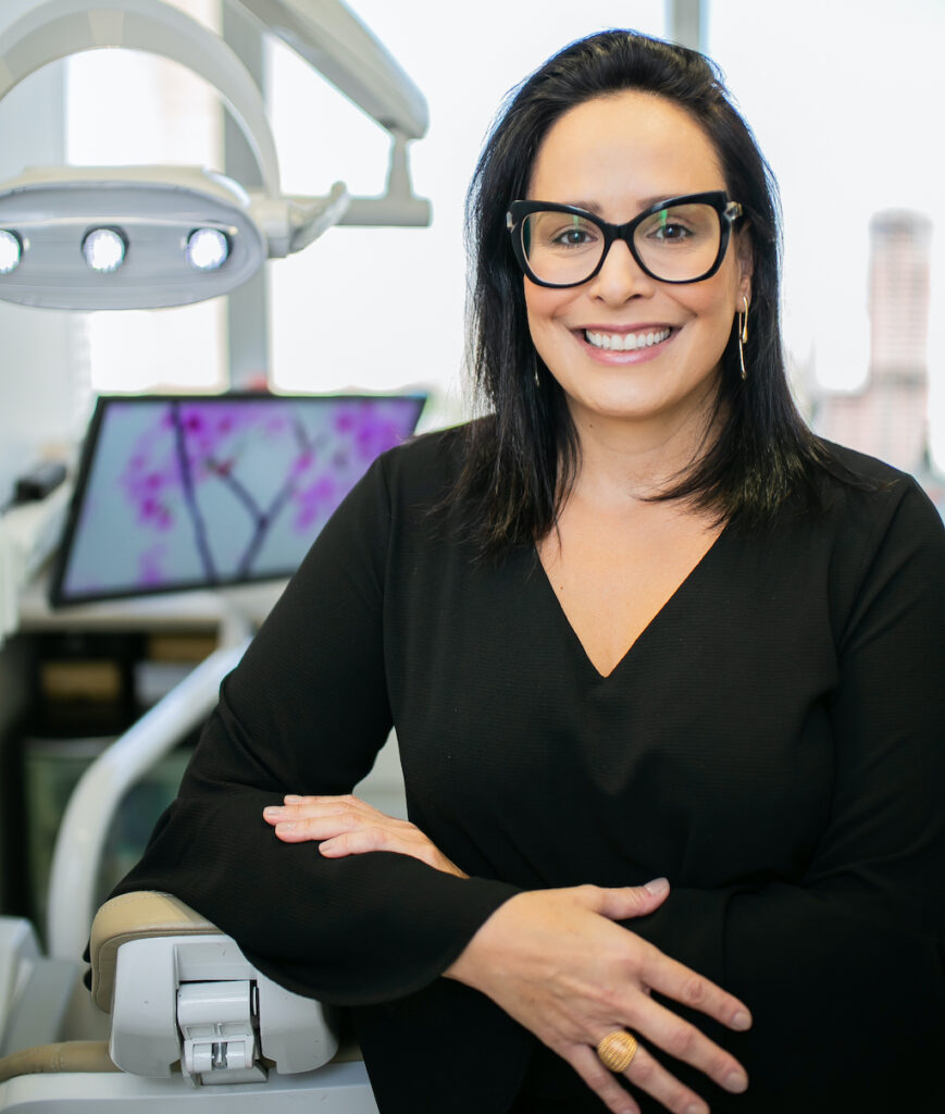 Dra. Andreia Coelho - Periodontia, Implantes e Estética